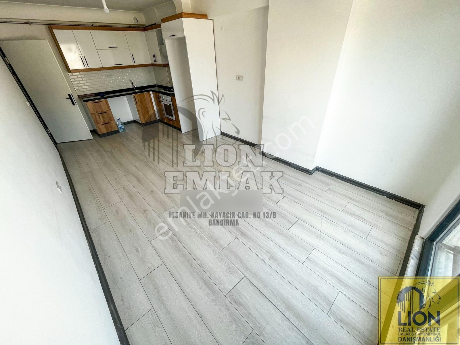Lıon Emlak'tan Yeni Mahallede Cadde Manzarlı Satılık 1+1 Daire — fotoğraf 5