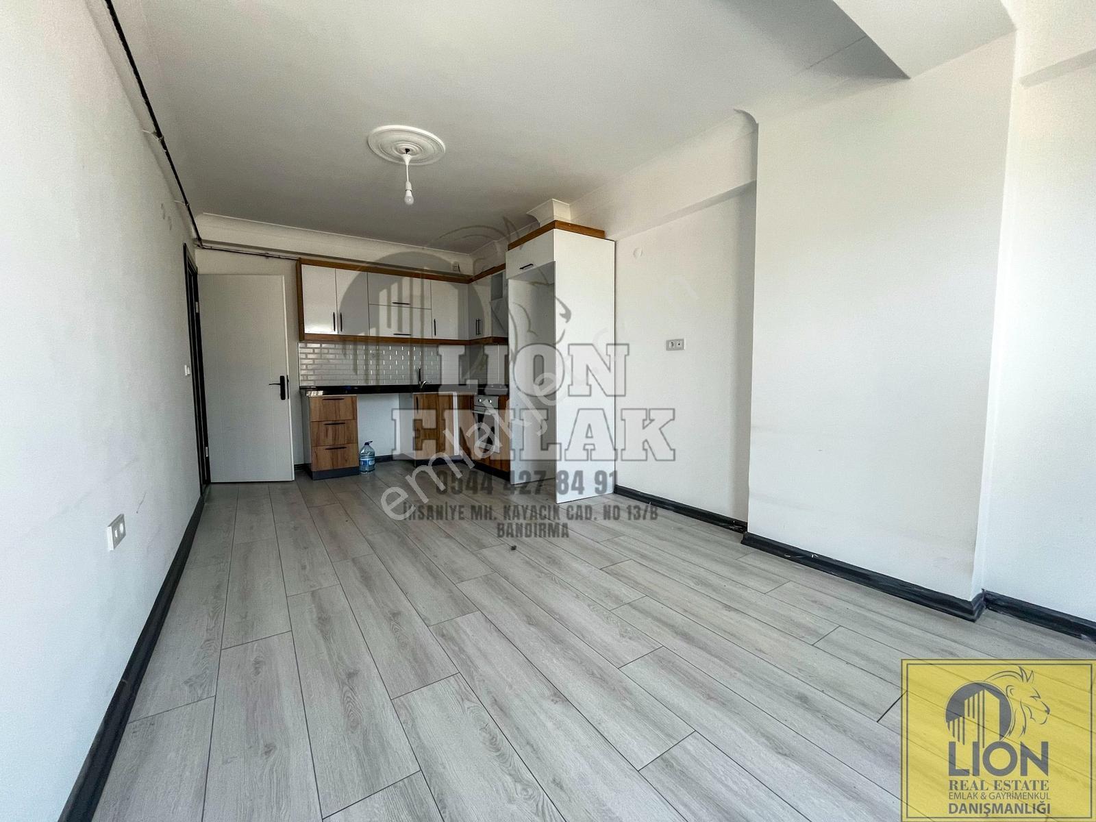 Lıon Emlak'tan Yeni Mahallede Cadde Manzarlı Satılık 1+1 Daire — fotoğraf 7
