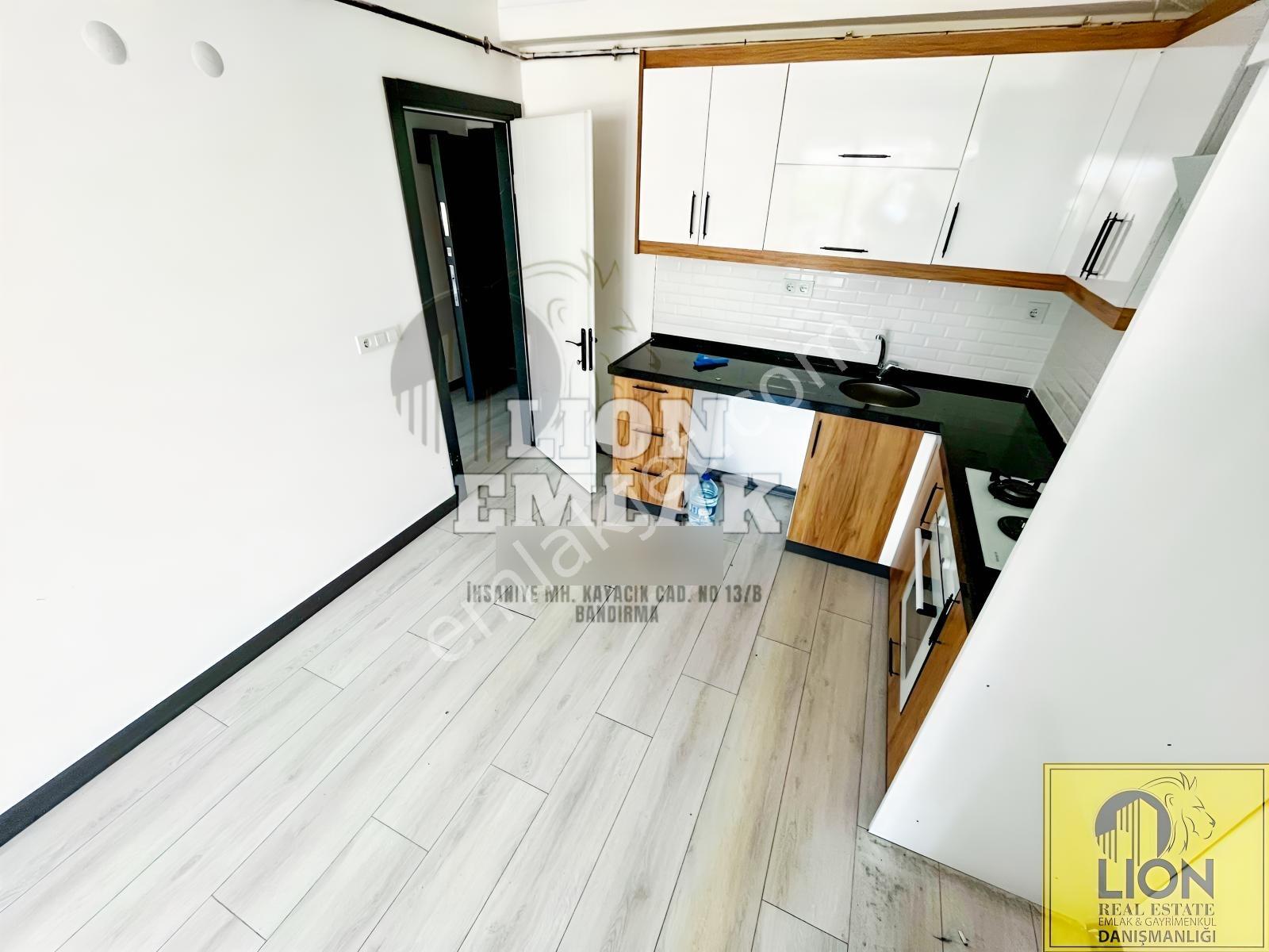 Lıon Emlak'tan Yeni Mahallede Cadde Manzarlı Satılık 1+1 Daire — fotoğraf 9