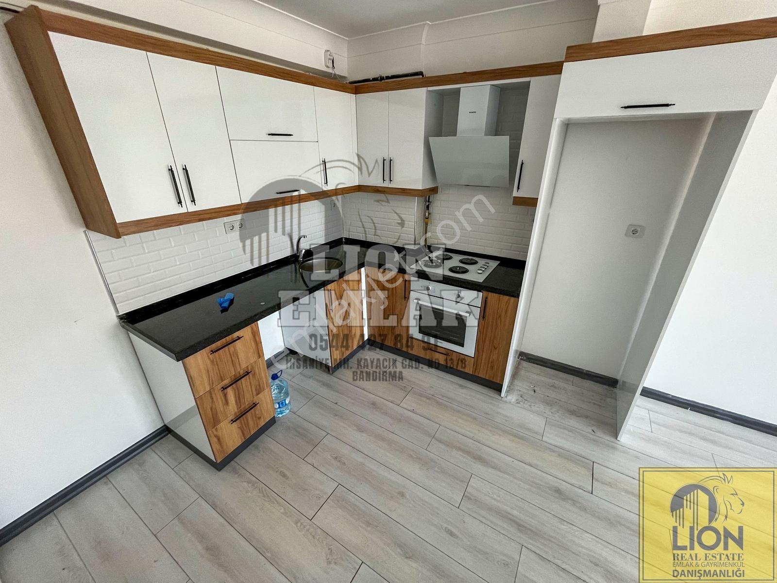 Lıon Emlak'tan Yeni Mahallede Cadde Manzarlı Satılık 1+1 Daire — fotoğraf 10