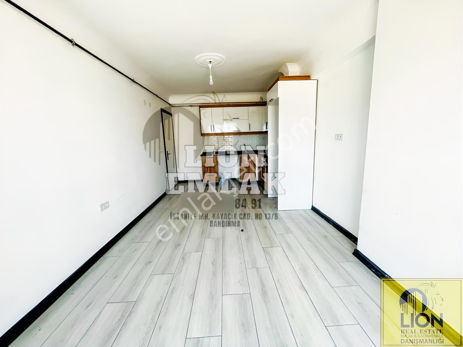 Lıon Emlak'tan Yeni Mahallede Cadde Manzarlı Satılık 1+1 Daire — fotoğraf 12