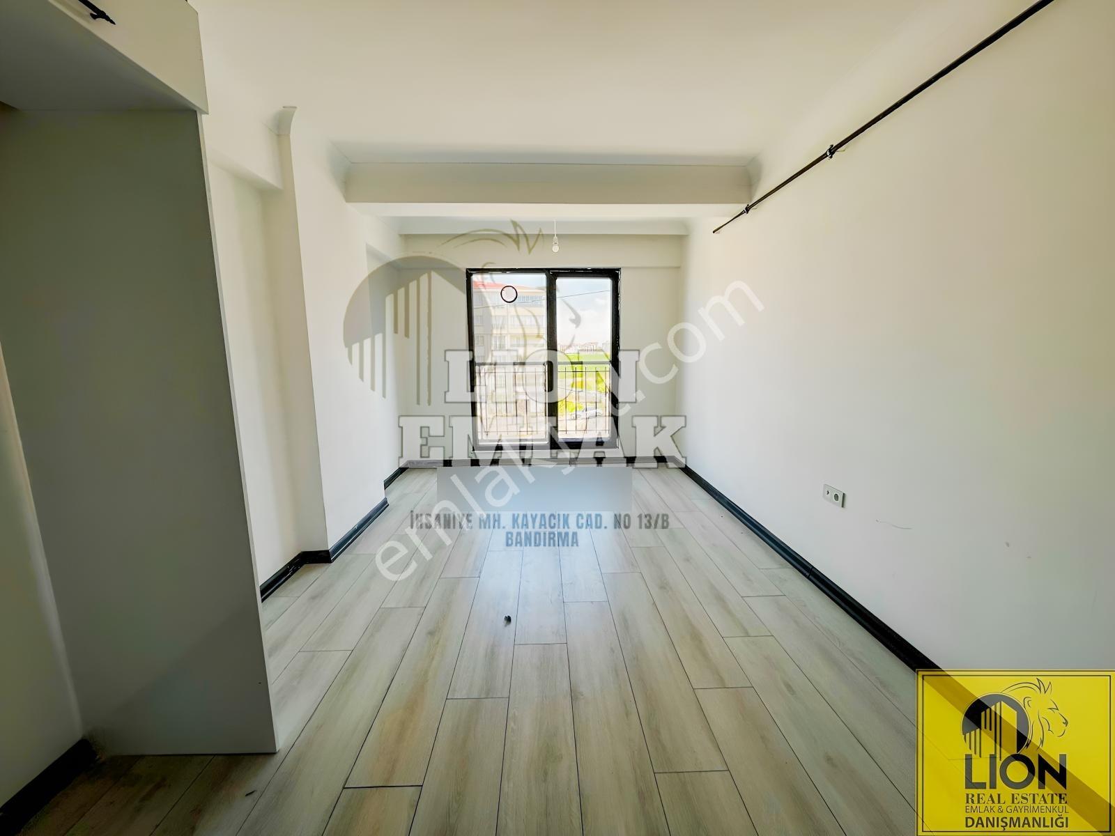 Lıon Emlak'tan Yeni Mahallede Cadde Manzarlı Satılık 1+1 Daire — fotoğraf 13