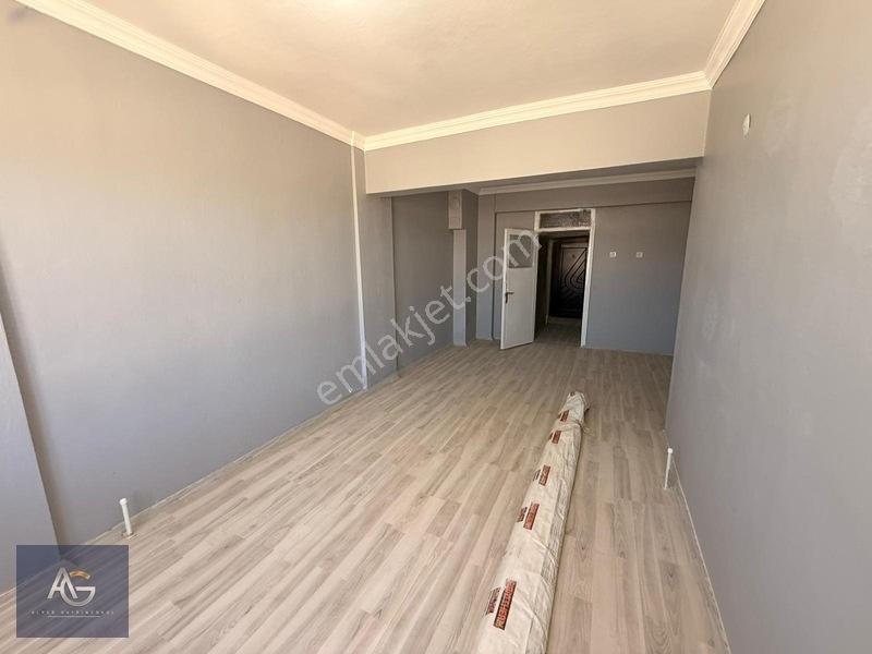 Alper Gayrimenkulden Sakarya Mah.110 M2 Yeni Tadilatlı 2+1 — fotoğraf 3