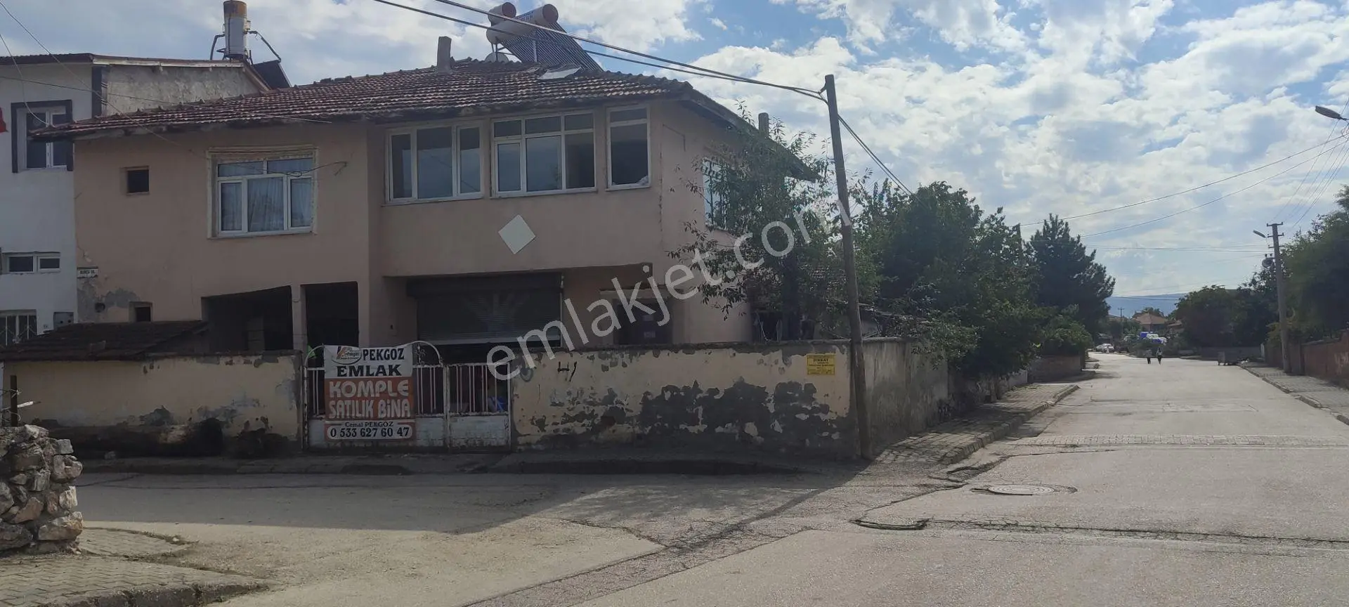 Turhal Terminal Karşısında Çevriklerde Müstakil İki Katlı Satlik Bahçeli Ev