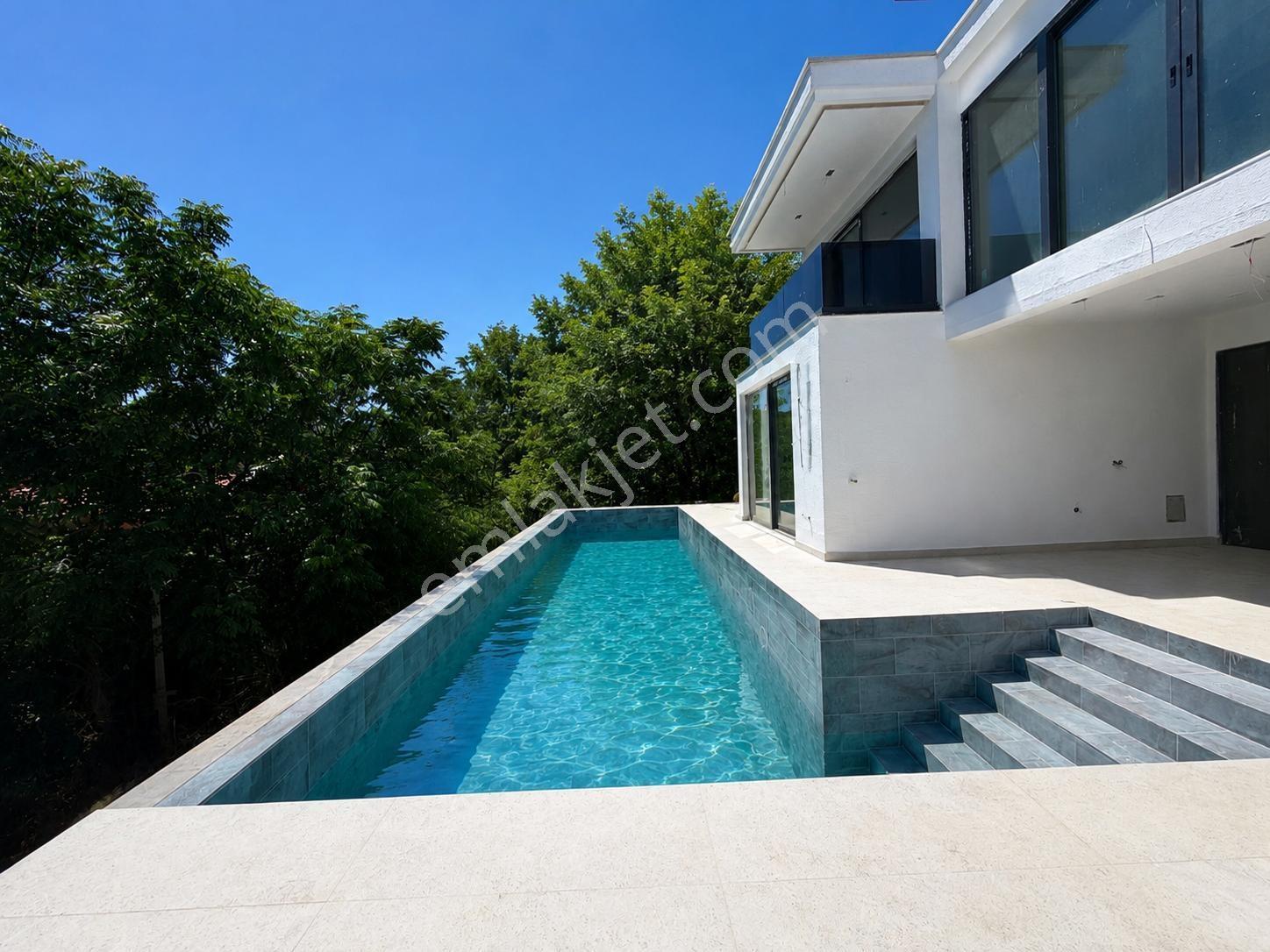Kalkan Kalamar Da Deniz Manzaralı Çift Havuzlu Ultra Lüks Villa