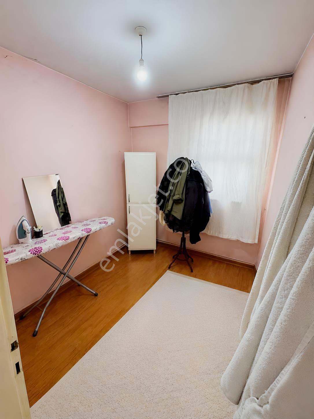 Çiftlik'te Merkezi Konumda 2+1 Ara Kat Balkonlu — fotoğraf 5