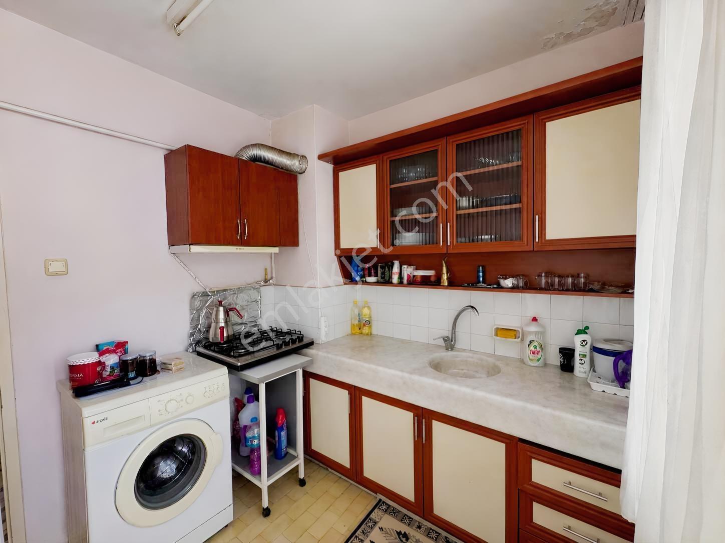 Çiftlik'te Merkezi Konumda 2+1 Ara Kat Balkonlu — fotoğraf 6