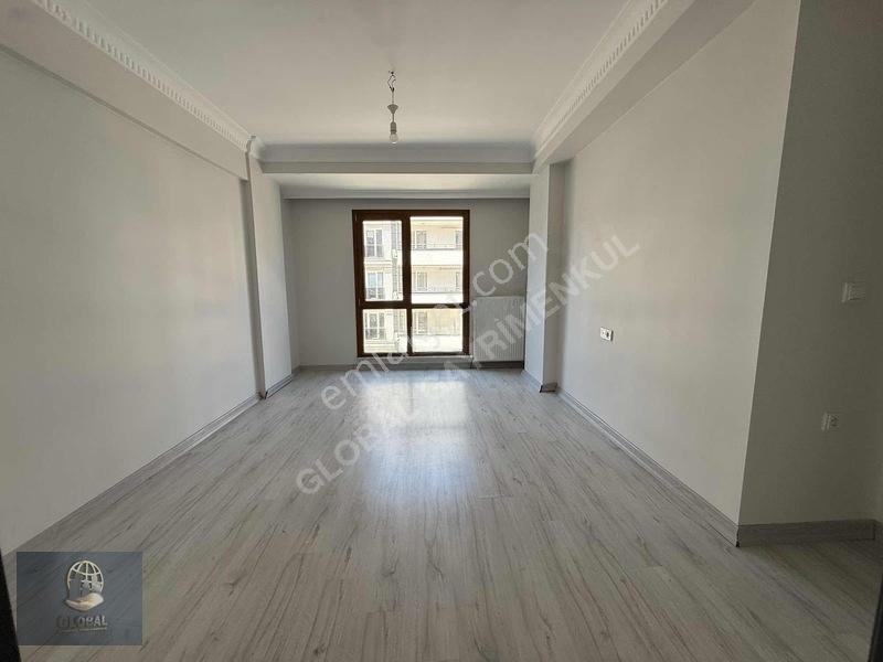 Acil Hürriyet Mah 2+1 Arakat Çift Balkon Ebeveynli 5yaş — fotoğraf 22