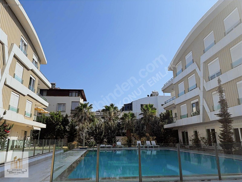 Güzeloba Site İçerisinde Havuzlu Doğalgazlı Ara Kat 3+1