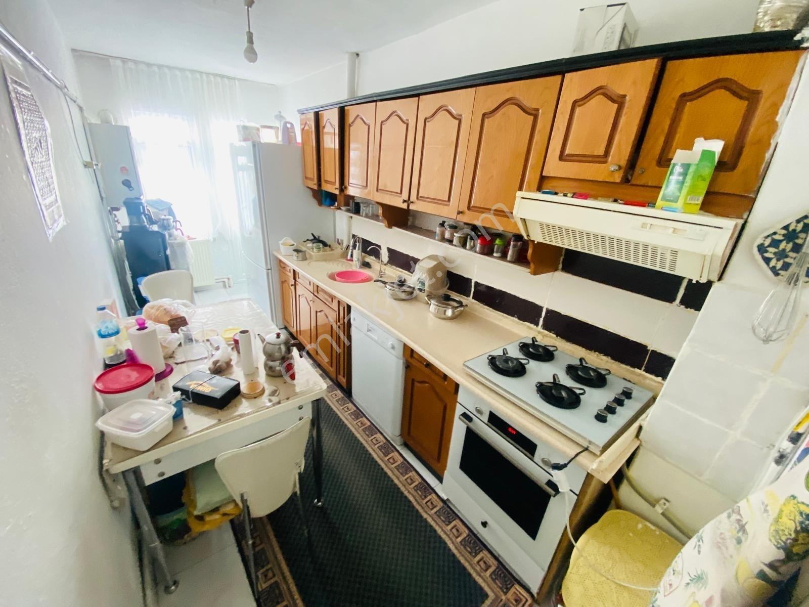Plevne Mah. 3+1 Geniş M2 Ara Katta Masrafsız Daire