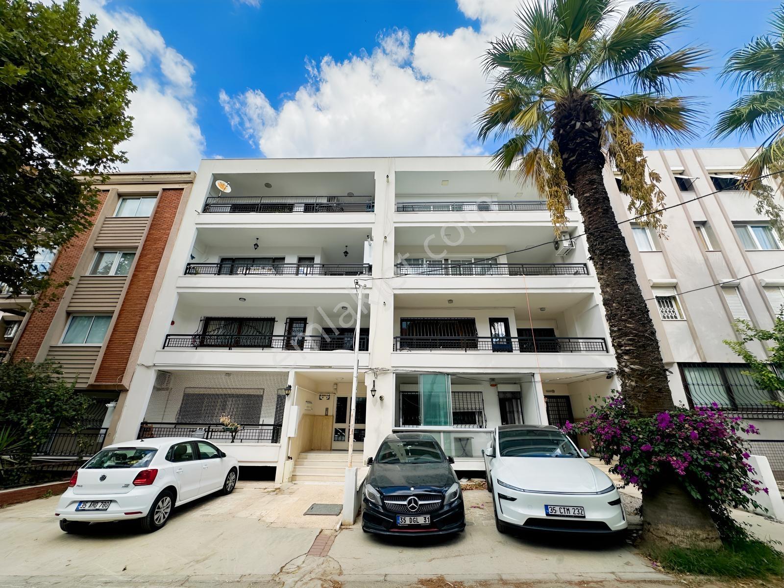 Esenyalı Mahallesi Amerikan Koleji Yakınında Satılık 4+1 Daire