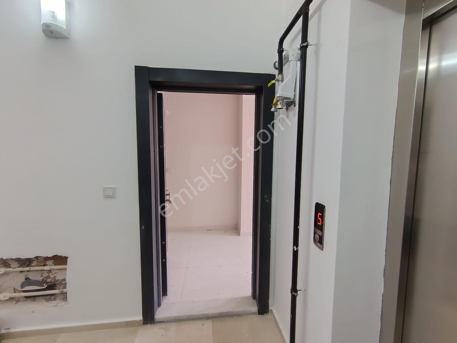 Delta Gayrimenkulden Gürede Satılık 150 M2 2+1 Fırsat Daire! — fotoğraf 3