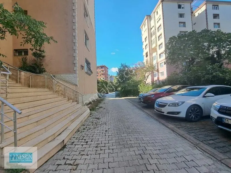 Nesrin Emlak'tan Uğurmumcu'nun Merkezinde Ara Kat Daire — fotoğraf 2