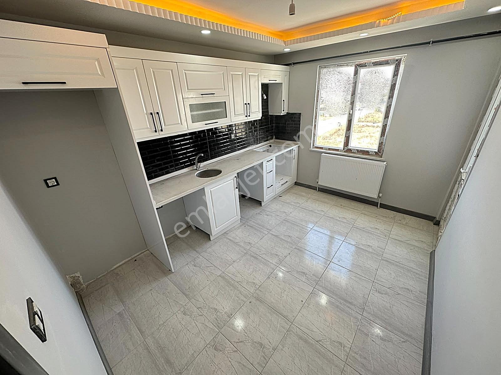 Az-er Yapıdan İskanlı Geniş Kullanımlı Satılık 3+1 Daire !!! — fotoğraf 23