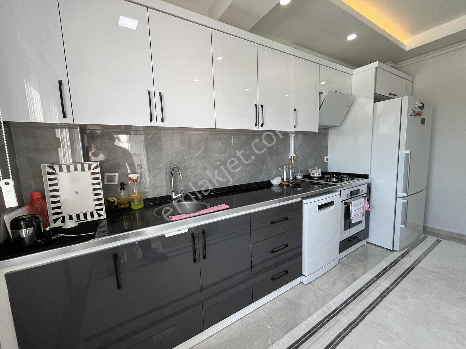 Yeni Hal'e Yakın Mesafede 2+1 Özellikli Kompleks Daire — fotoğraf 9