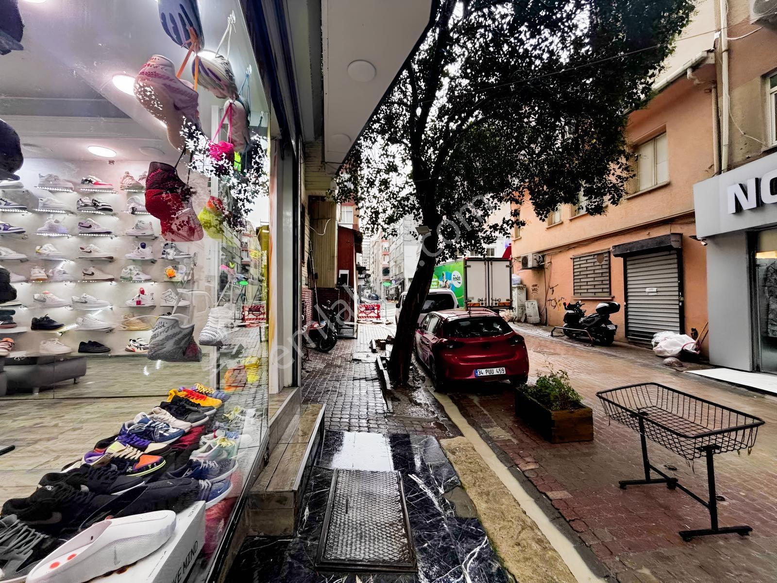 Ebuziya Caddesinde 2.bina 8 Kat Herkat 25m2 4 Katı Dükkan