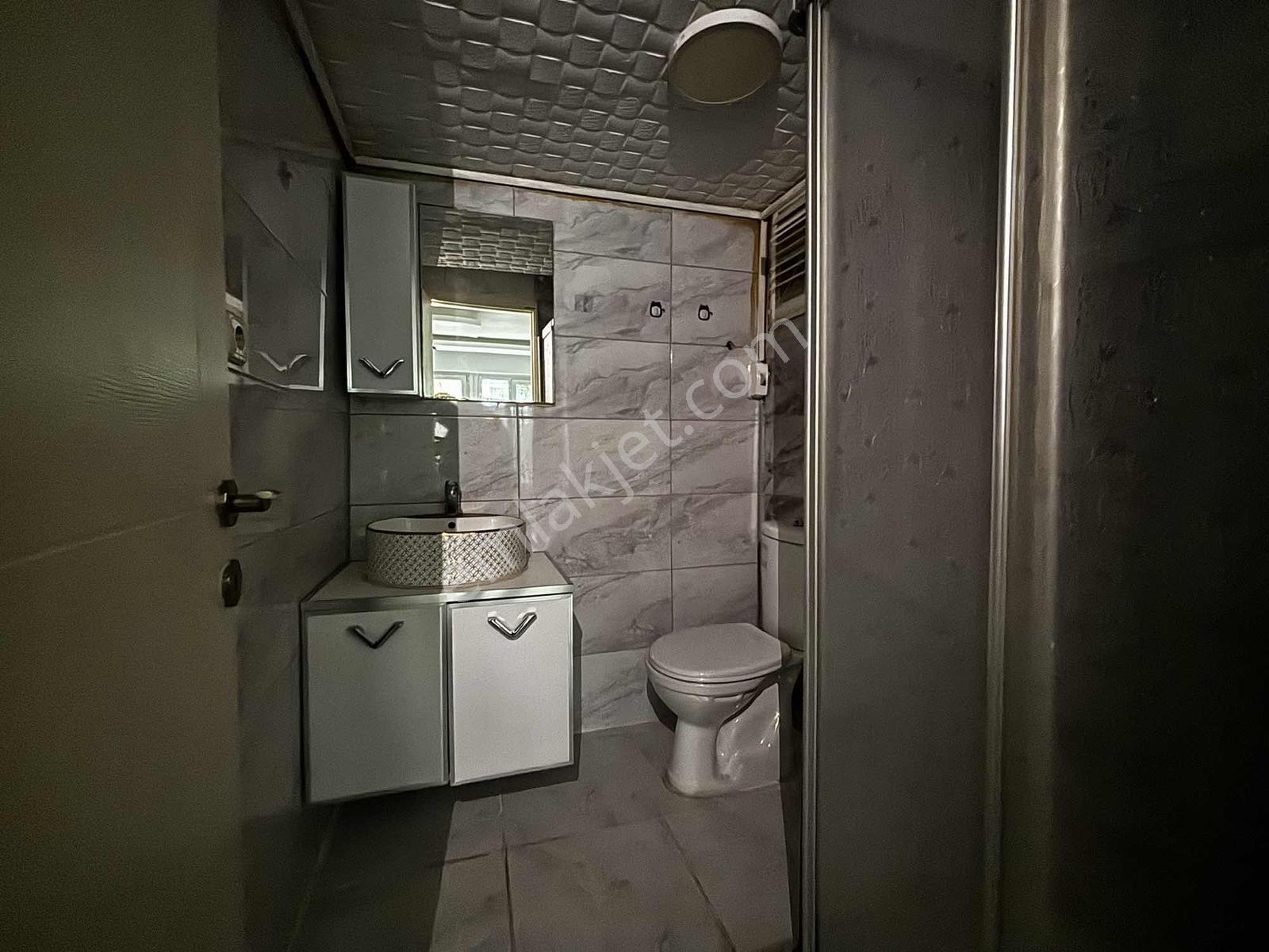 Ebuziya Caddesinde 2.bina 8 Kat Herkat 25m2 4 Katı Dükkan — fotoğraf 2