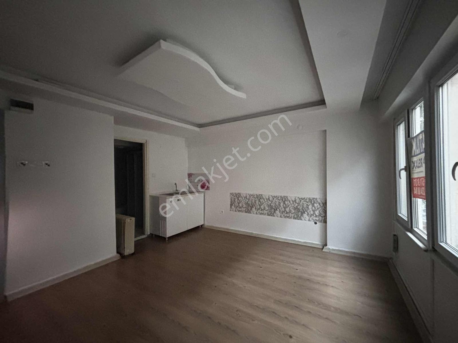 Ebuziya Caddesinde 2.bina 8 Kat Herkat 25m2 4 Katı Dükkan — fotoğraf 3