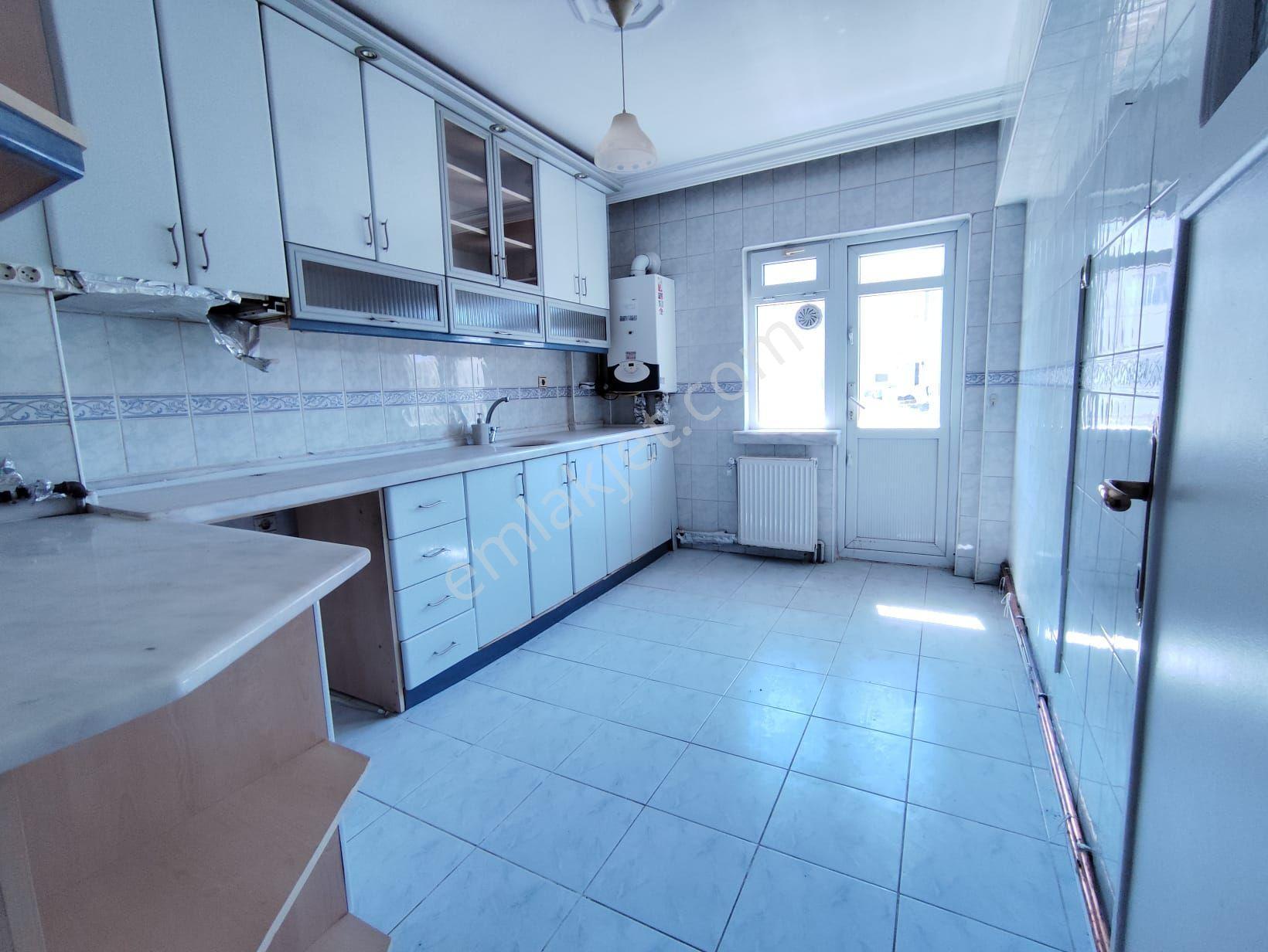 M.ç Emlak Tan Mareşall Çakmak Mah 3+1 Ön Cephe 2 Ara Katta Salon Bağımsız Satlık Daire — fotoğraf 3