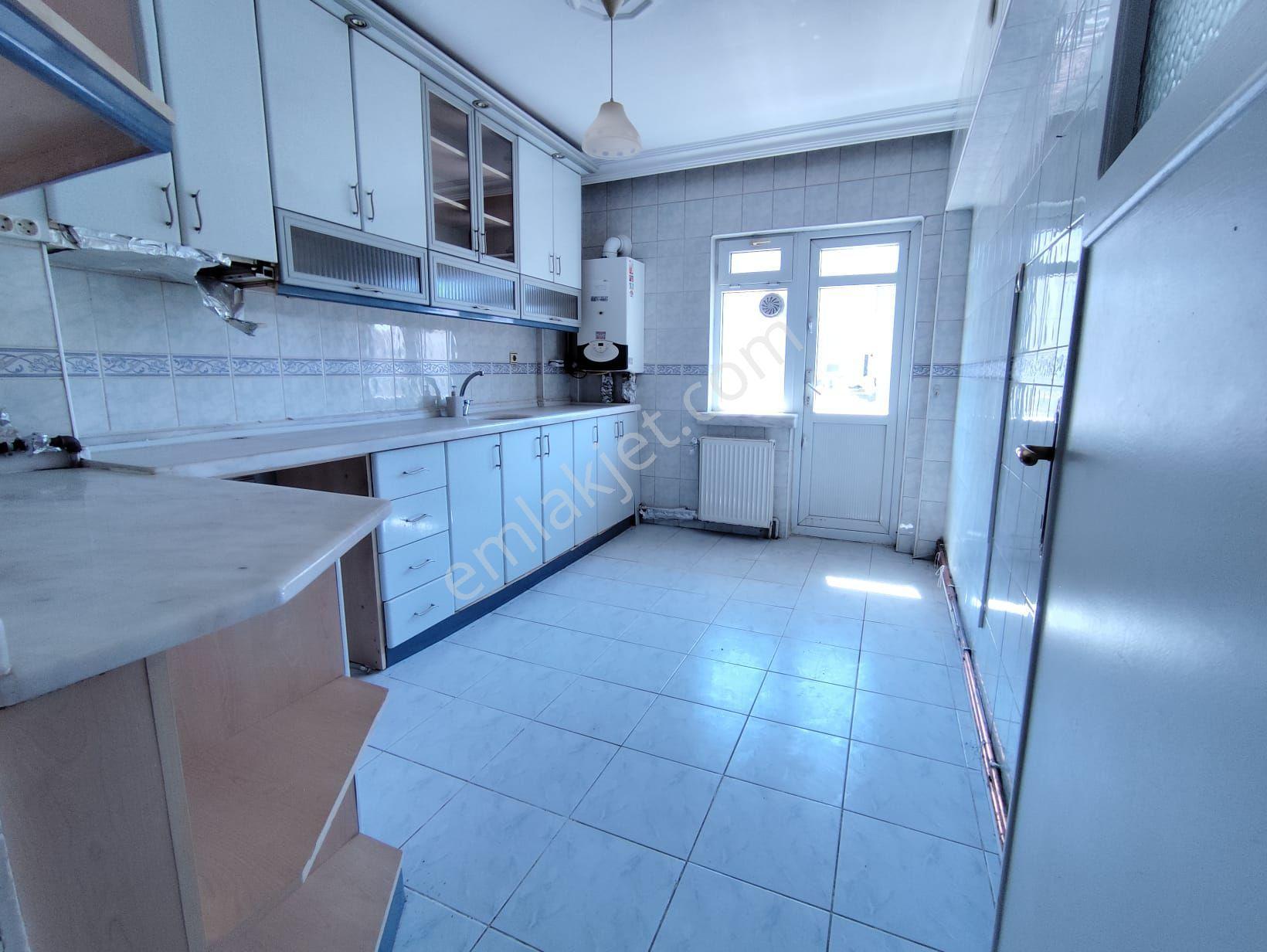 M.ç Emlak Tan Mareşall Çakmak Mah 3+1 Ön Cephe 2 Ara Katta Salon Bağımsız Satlık Daire — fotoğraf 4