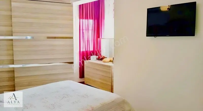 Alya Gayrimenkul Çeşme Musallada Şehir Merkezine Yakın 2+1 Daire — fotoğraf 9