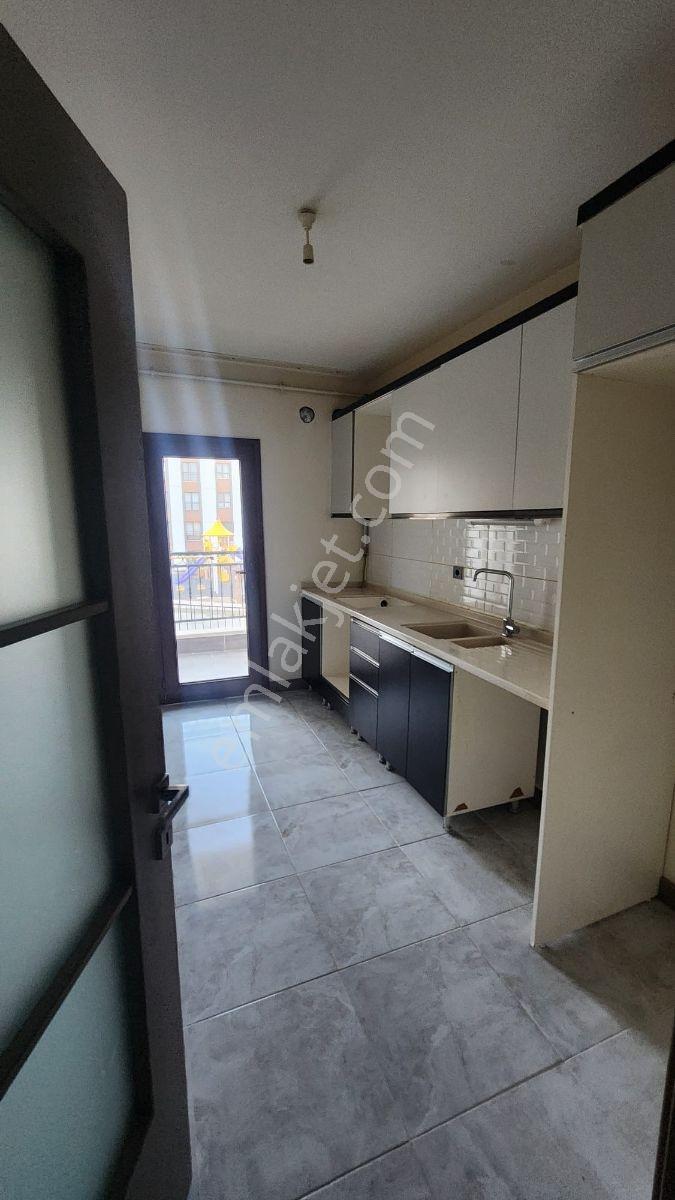 Adil Emlak'tan Çatalçeşmede Acil Satılık 2+1 Daire — fotoğraf 4
