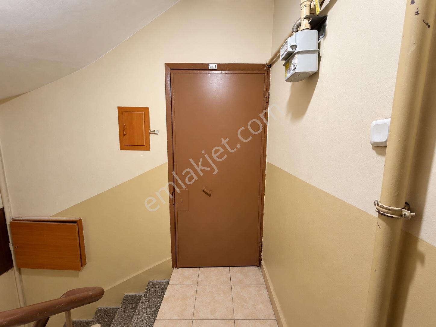 Fatih Küçük Hamam'ın Yan Sokağında 2+1 Satılık Daire — fotoğraf 2
