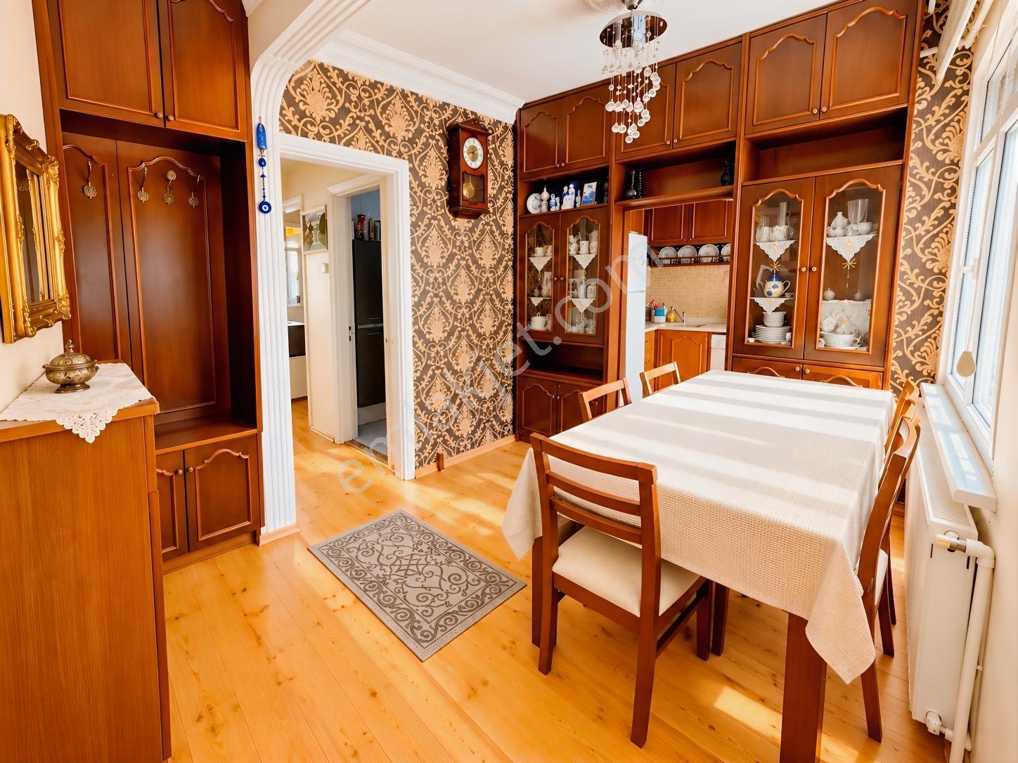 Fatih Küçük Hamam'ın Yan Sokağında 2+1 Satılık Daire — fotoğraf 6