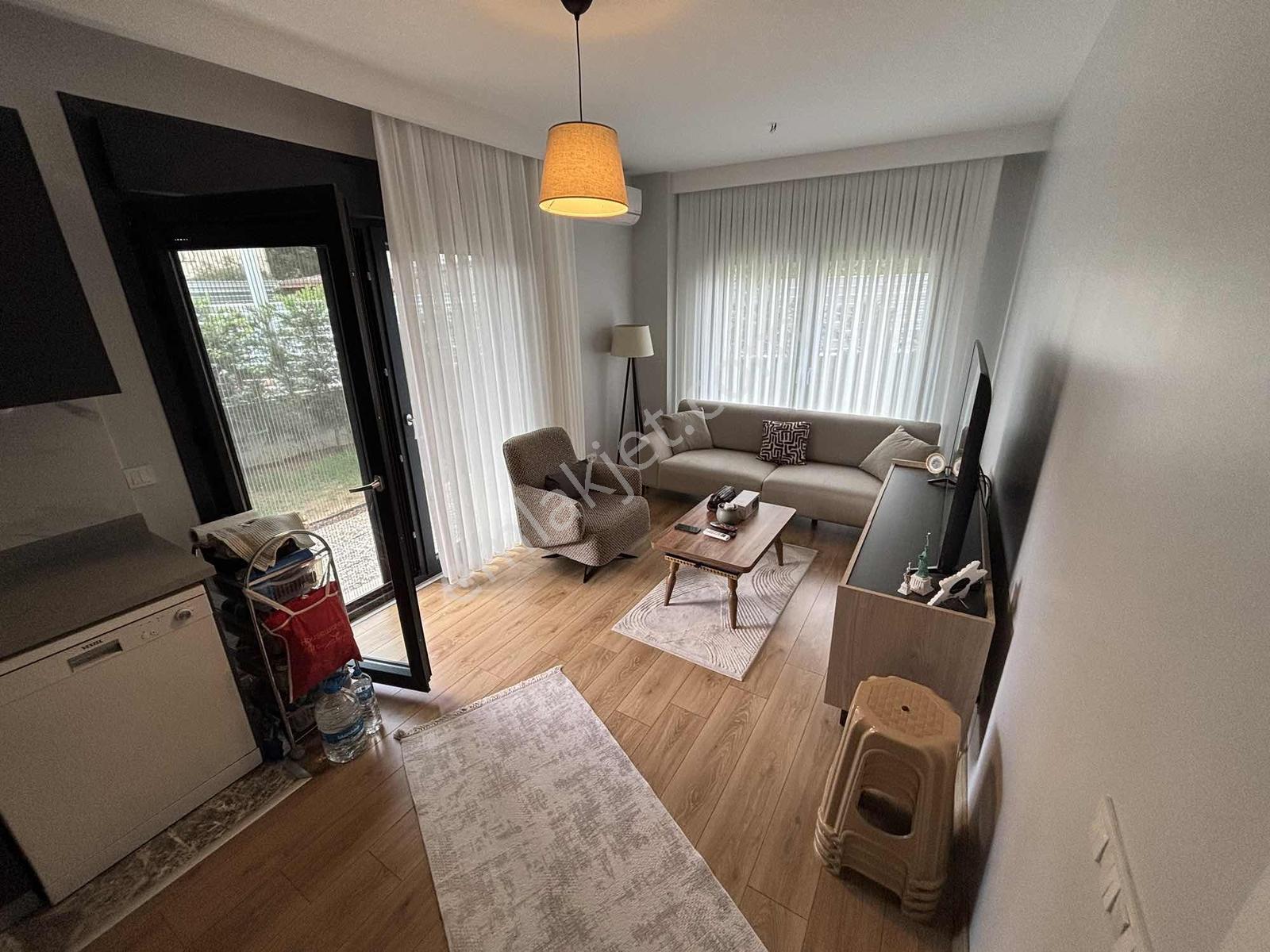 Tuzla Sahilde Özel Yapım Bahçeli Satılık 2+1 Yalı Dairesi — fotoğraf 3