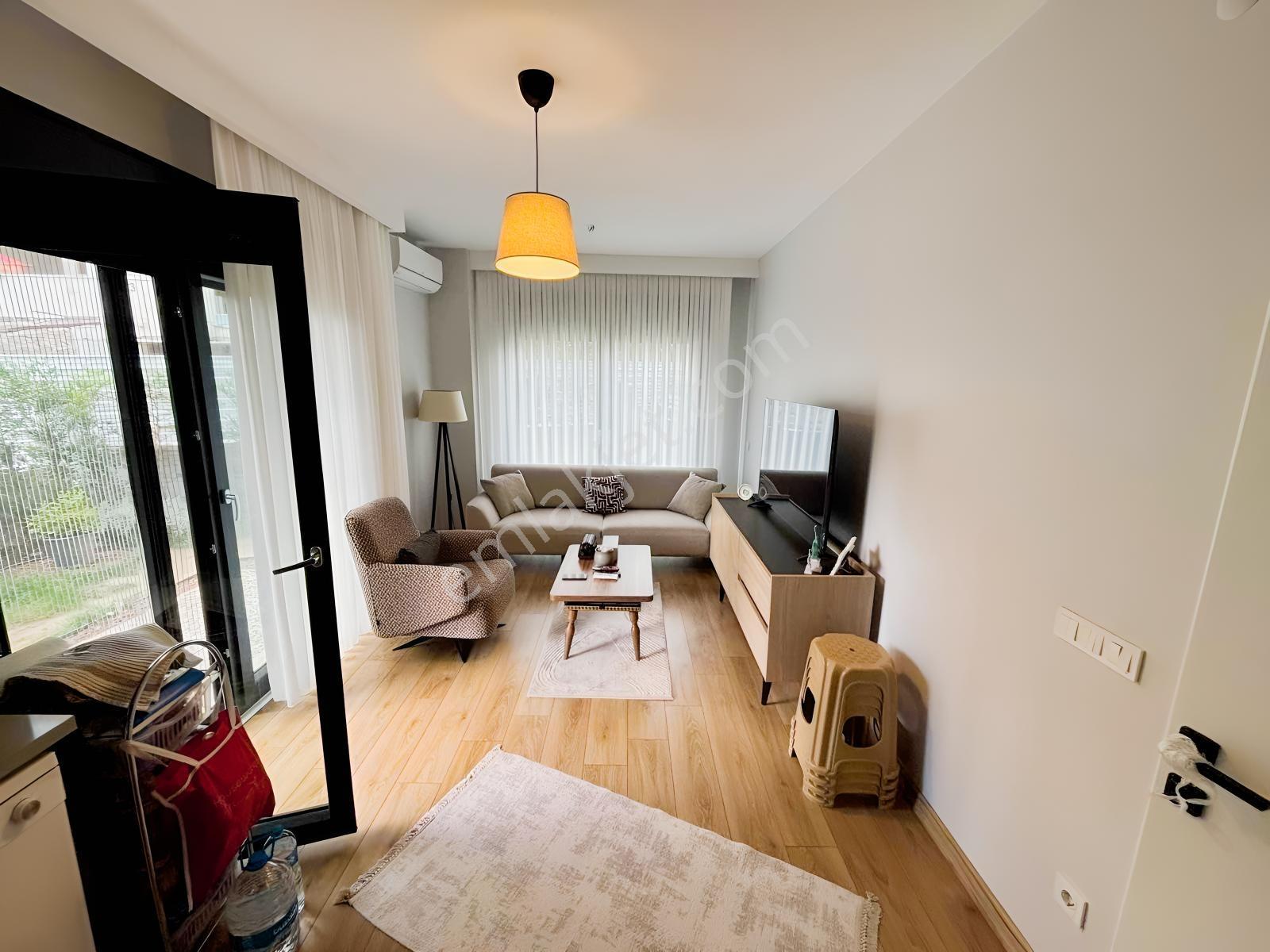Tuzla Sahilde Özel Yapım Bahçeli Satılık 2+1 Yalı Dairesi — fotoğraf 6