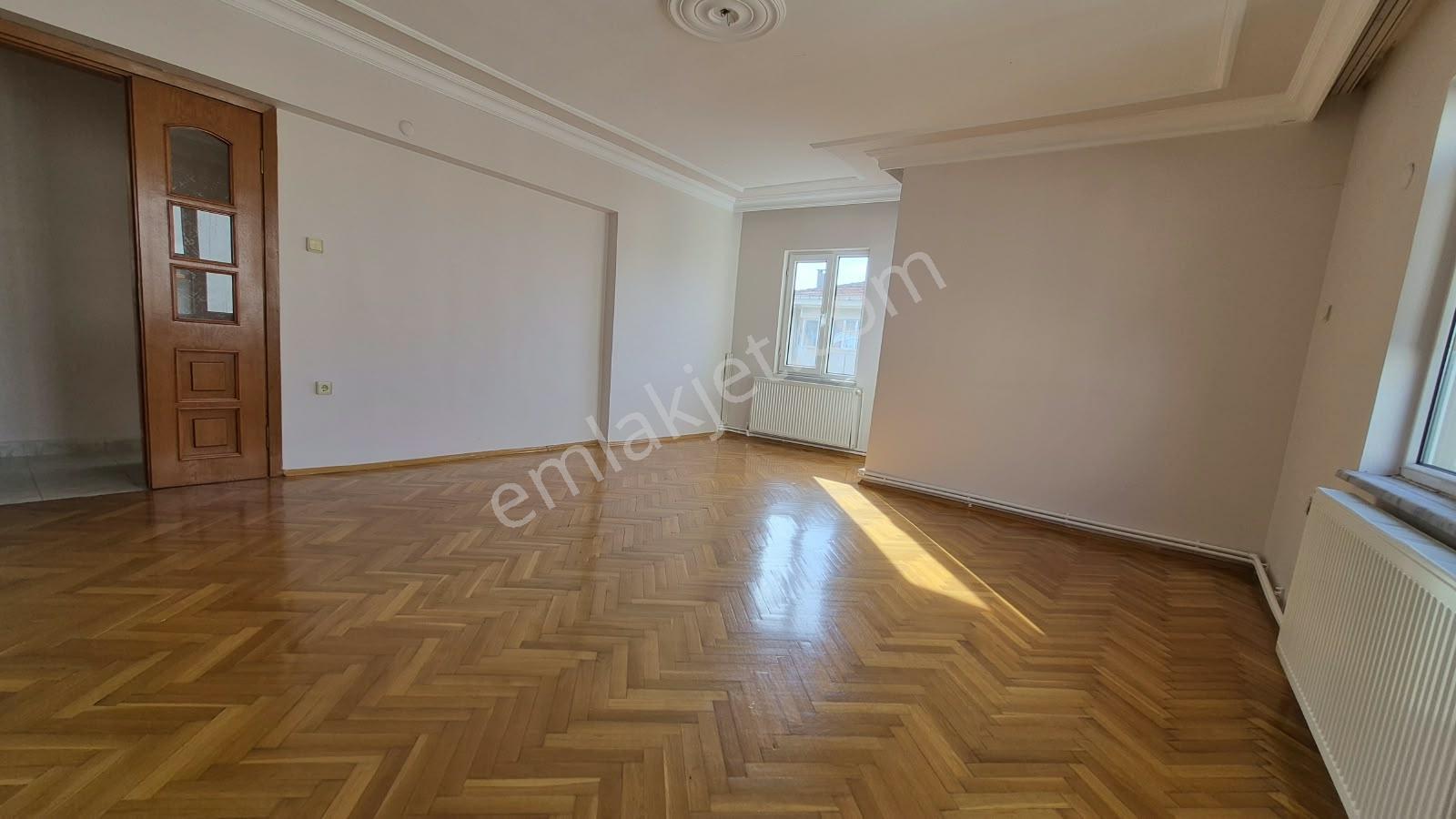 Keşan Kurtuluş Caddesi Üzerinde Satılık 3+1 Daire — fotoğraf 7