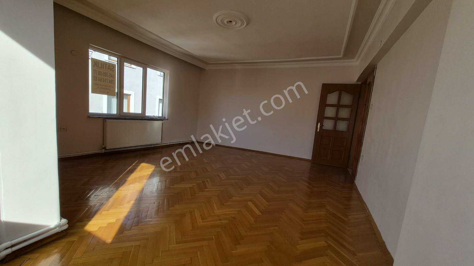 Keşan Kurtuluş Caddesi Üzerinde Satılık 3+1 Daire — fotoğraf 9