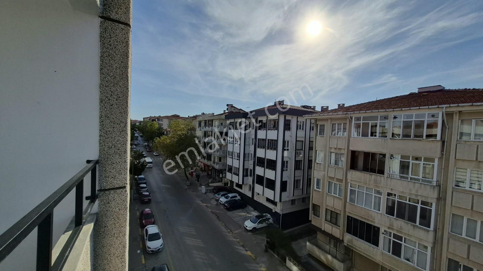Keşan Kurtuluş Caddesi Üzerinde Satılık 3+1 Daire — fotoğraf 12