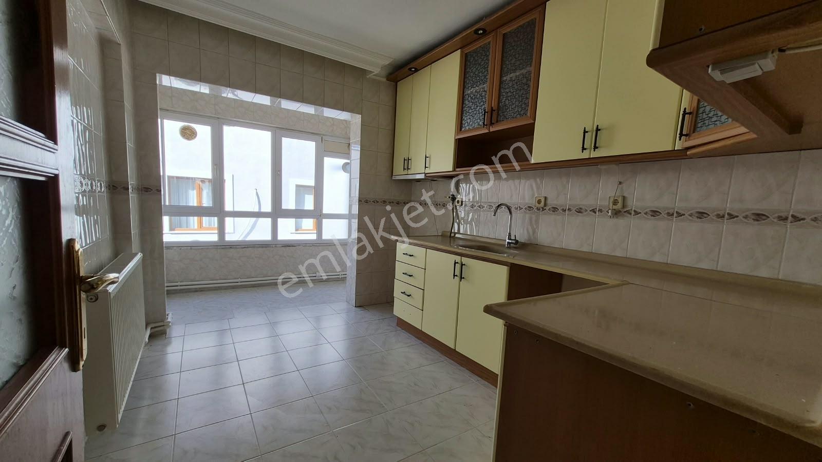 Keşan Kurtuluş Caddesi Üzerinde Satılık 3+1 Daire — fotoğraf 19