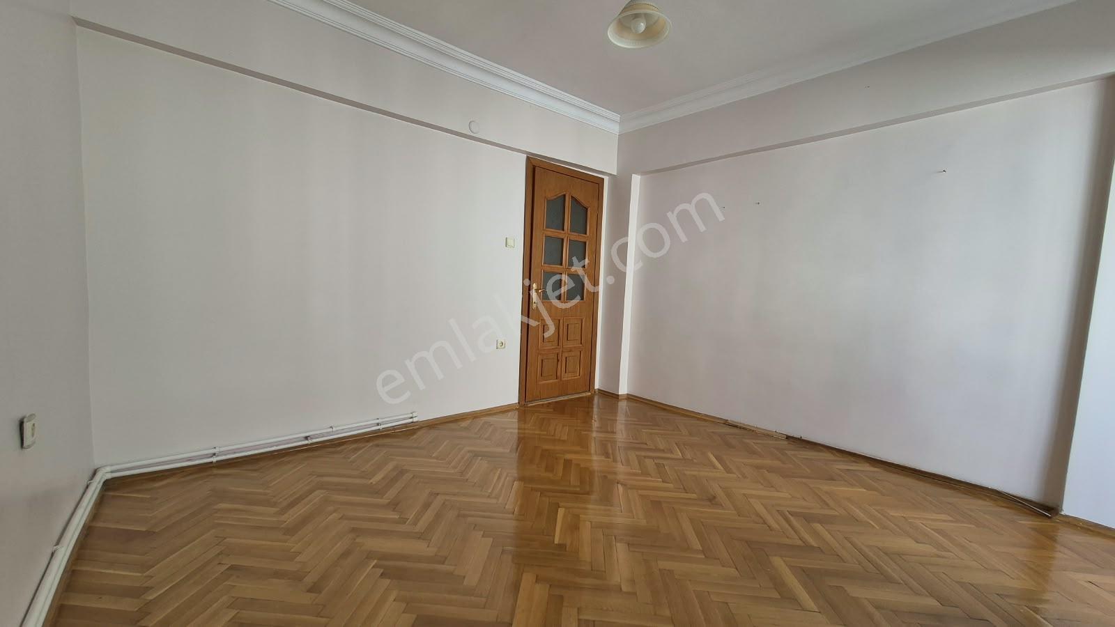 Keşan Kurtuluş Caddesi Üzerinde Satılık 3+1 Daire — fotoğraf 24