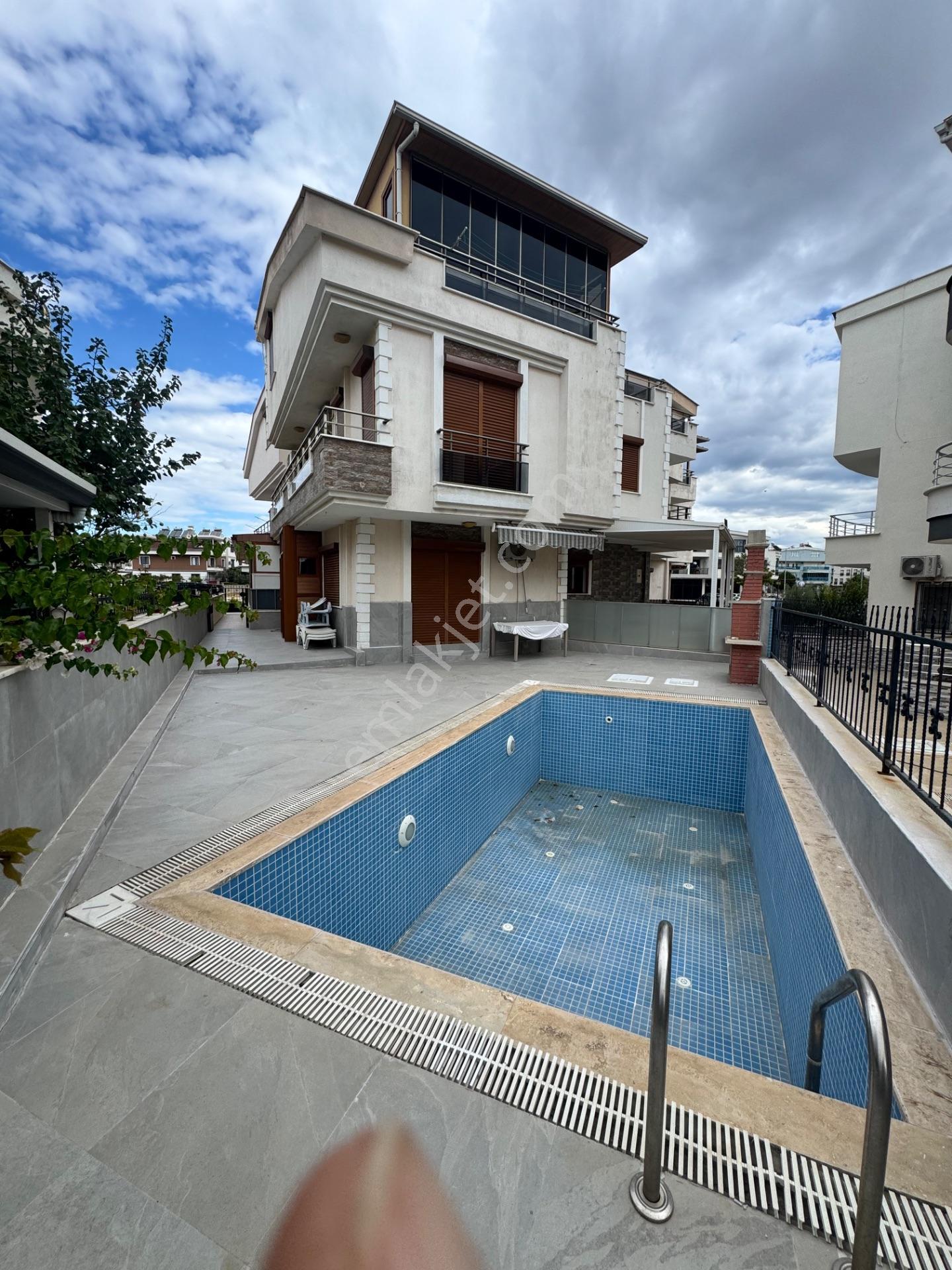 Didim Efeler’de İngilizden 3+1 Full Eşyalı Havuzlu Villa — fotoğraf 2