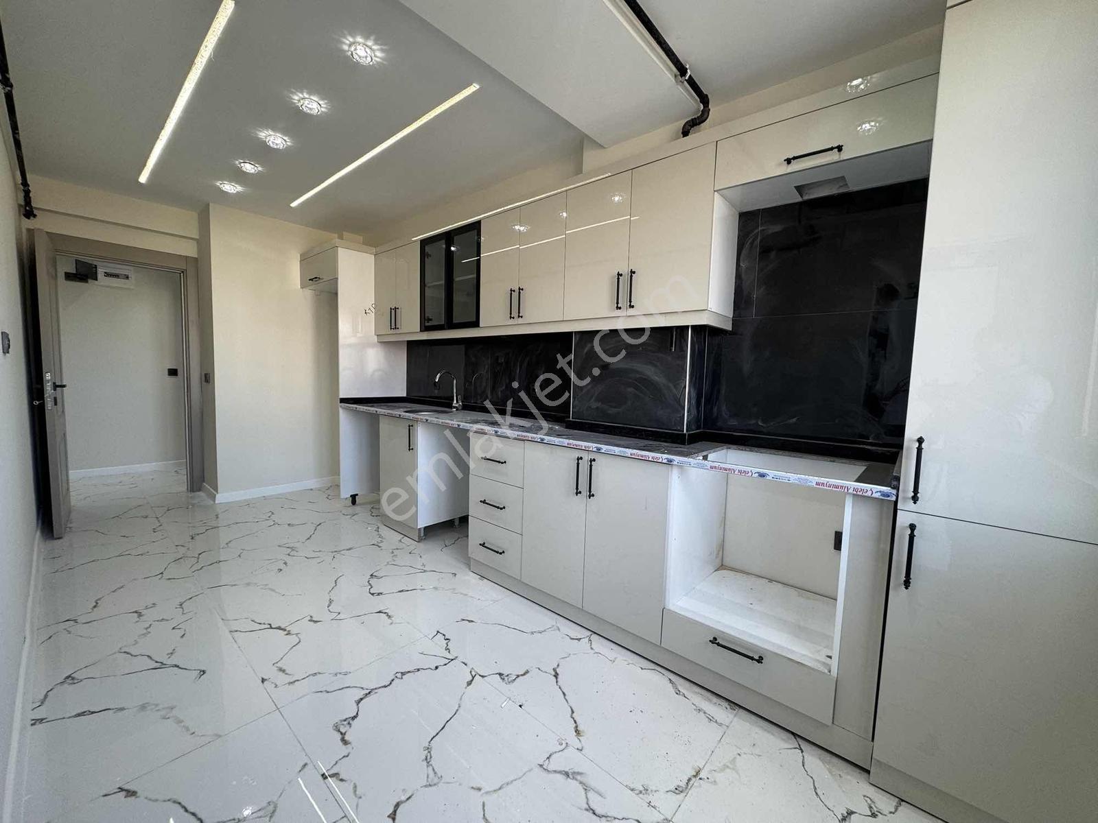 Devlet Hastanesi Yanında 3+1 Ultralüks Ön Cephe Çift Balkon — fotoğraf 4