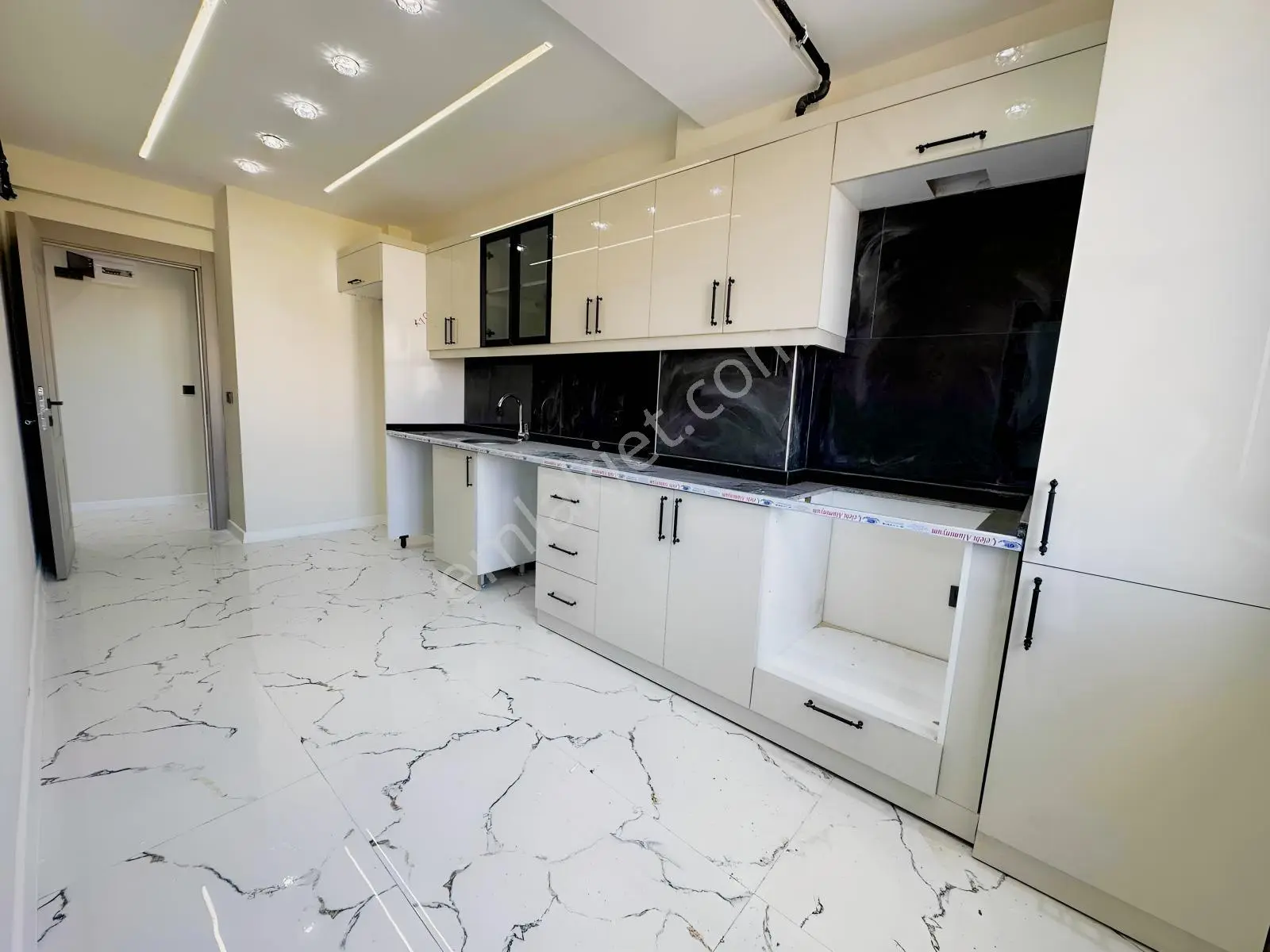 Devlet Hastanesi Yanında 3+1 Ultralüks Ön Cephe Çift Balkon — fotoğraf 32