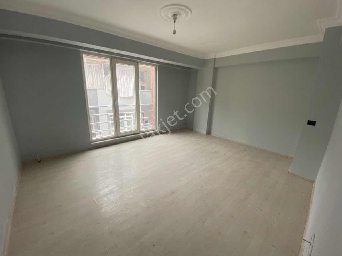 Bulut Emlak; Çelikler Market'te 3+1 Arakat Daire — fotoğraf 3