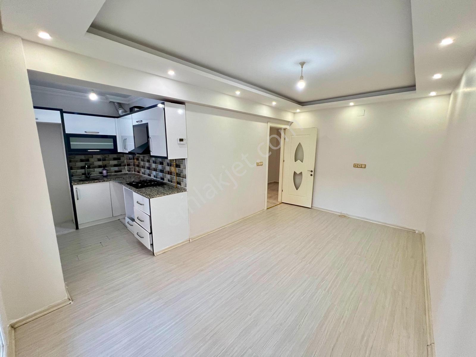 Çözüm Emlak'tan Muradiye İstasyon Bölgesi'nde 2+1 Satılık Daire — fotoğraf 2