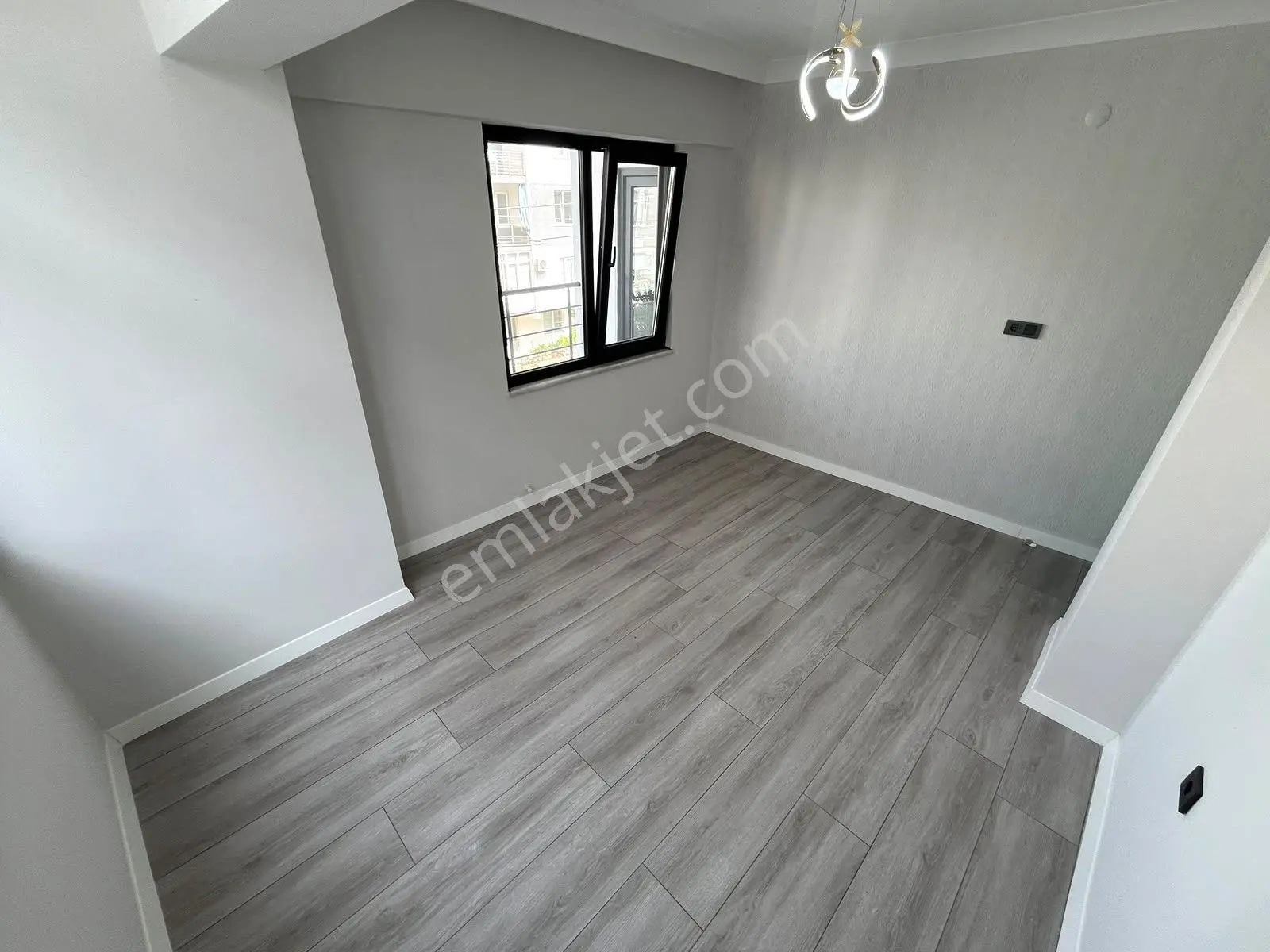 Yükselden Akçay Merkezde Denize 100 Mt Ön Cephe Ara Kat 2+1 — fotoğraf 10