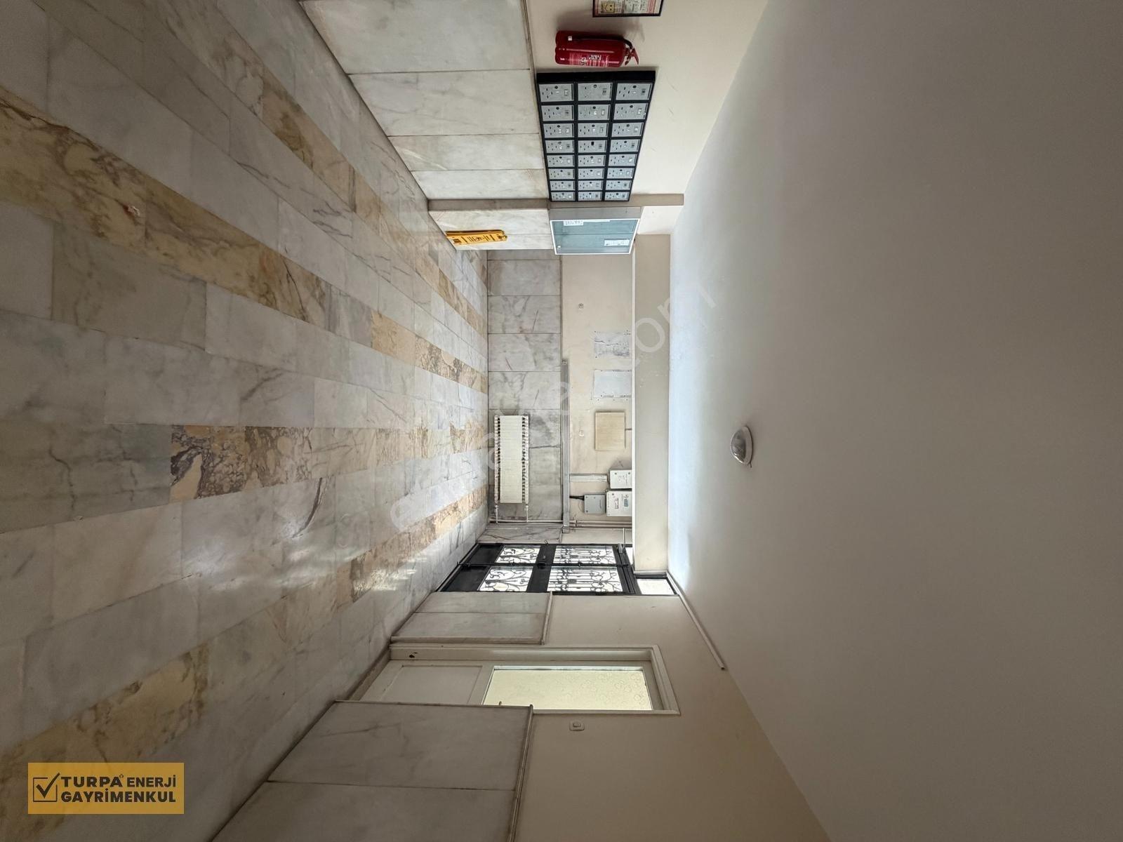 Yol Cephesi, Bakımlı, Ara Kat, Satılık Otoparklı 3+1 Köşe Daire — fotoğraf 30