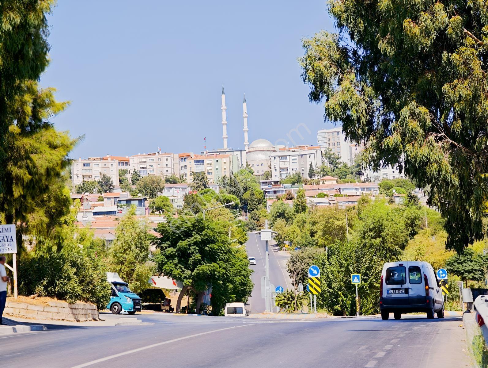 Buca Murathan Mahallesinde 3+1 Satılık Bahçeli Köşe Dubleks Ev — fotoğraf 2