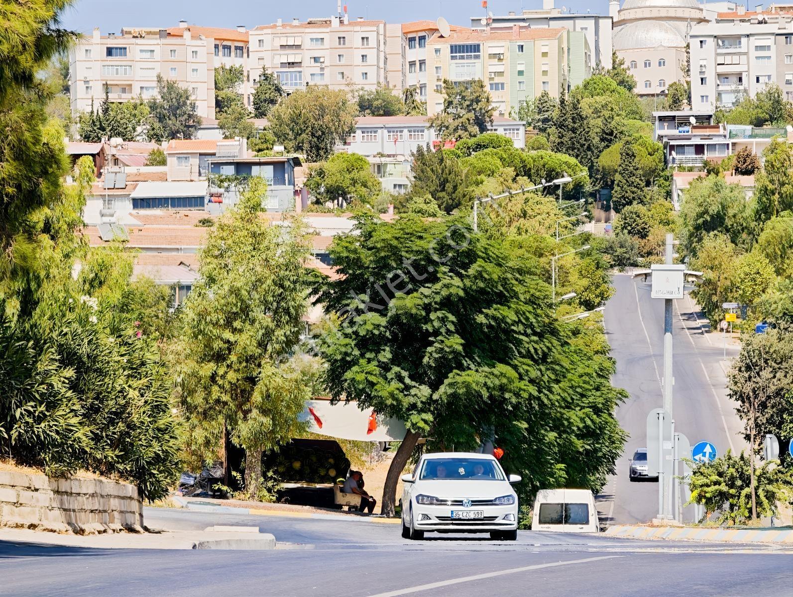 Buca Murathan Mahallesinde 3+1 Satılık Bahçeli Köşe Dubleks Ev — fotoğraf 3
