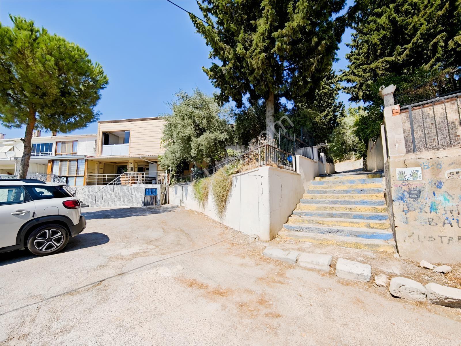 Buca Murathan Mahallesinde 3+1 Satılık Bahçeli Köşe Dubleks Ev — fotoğraf 6