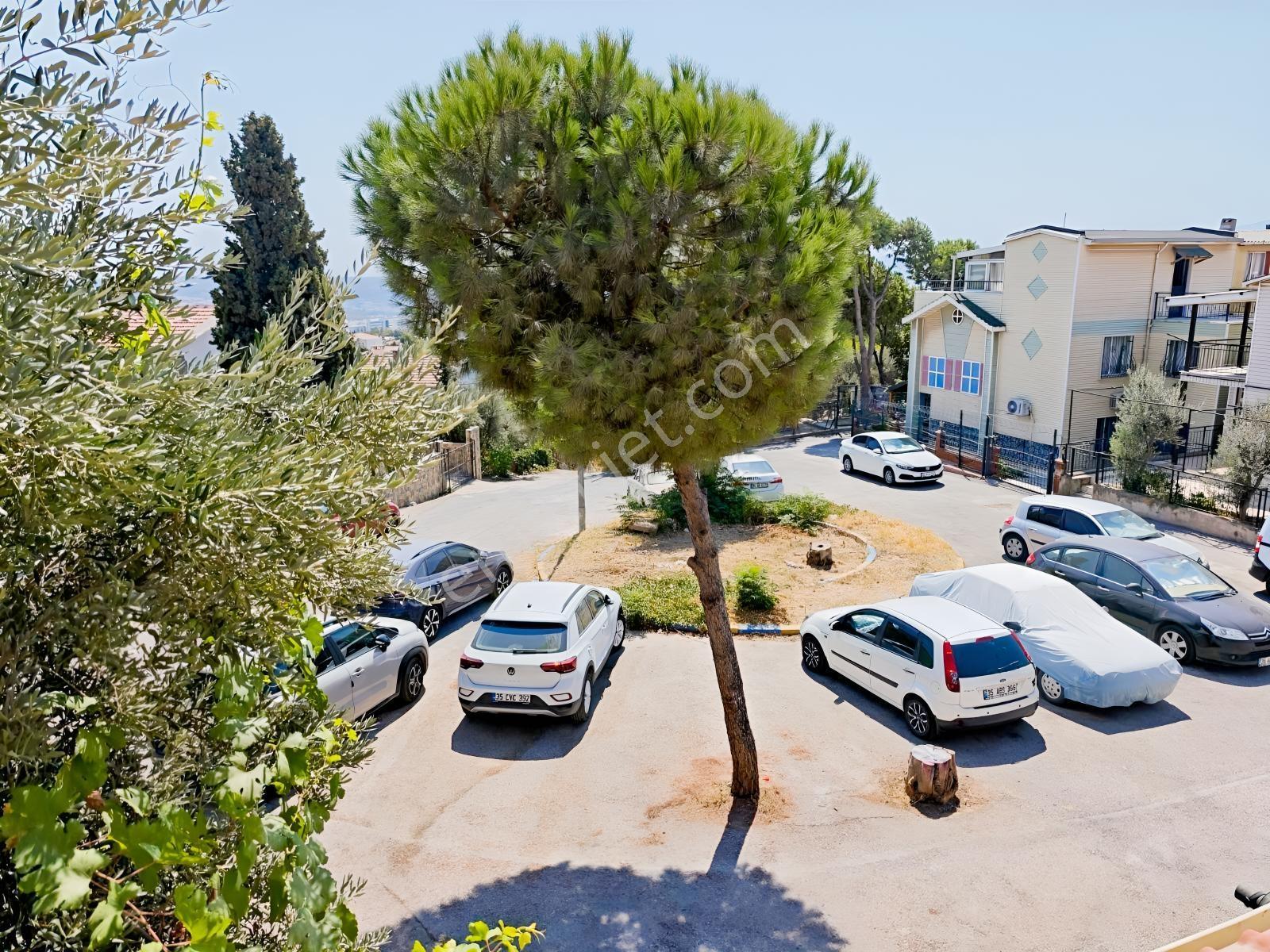Buca Murathan Mahallesinde 3+1 Satılık Bahçeli Köşe Dubleks Ev — fotoğraf 15