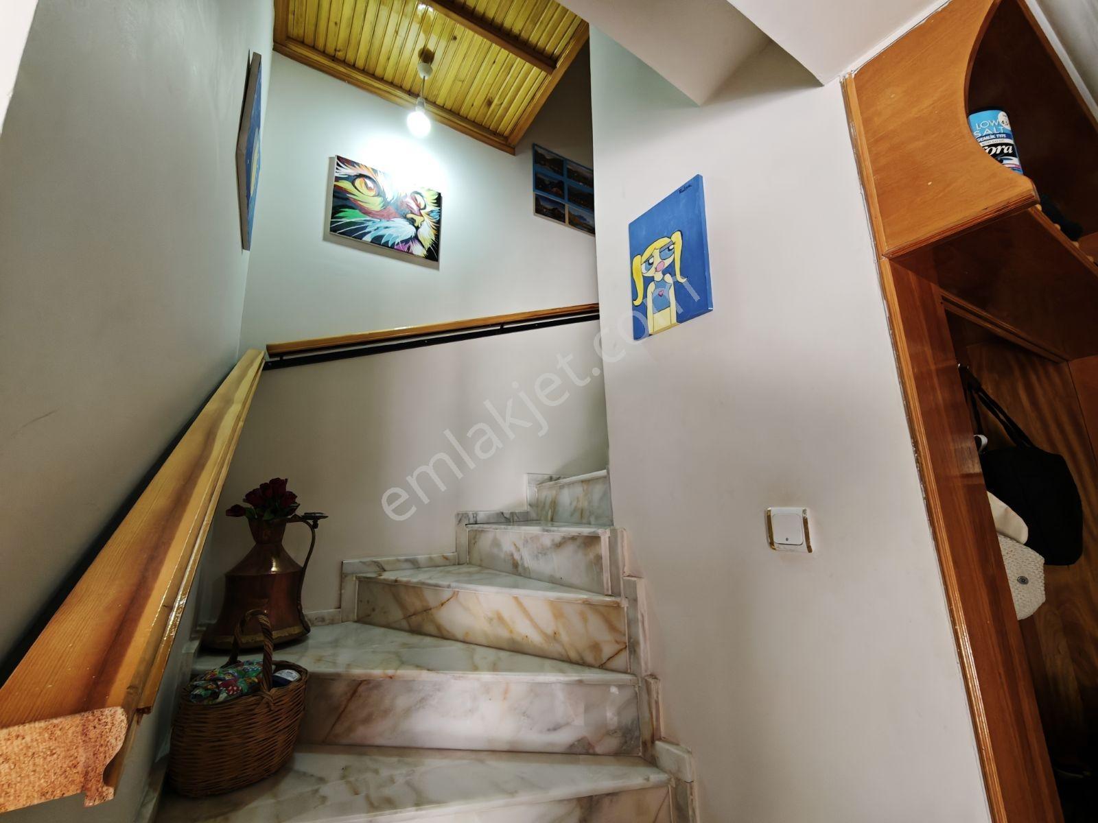 Buca Murathan Mahallesinde 3+1 Satılık Bahçeli Köşe Dubleks Ev — fotoğraf 25