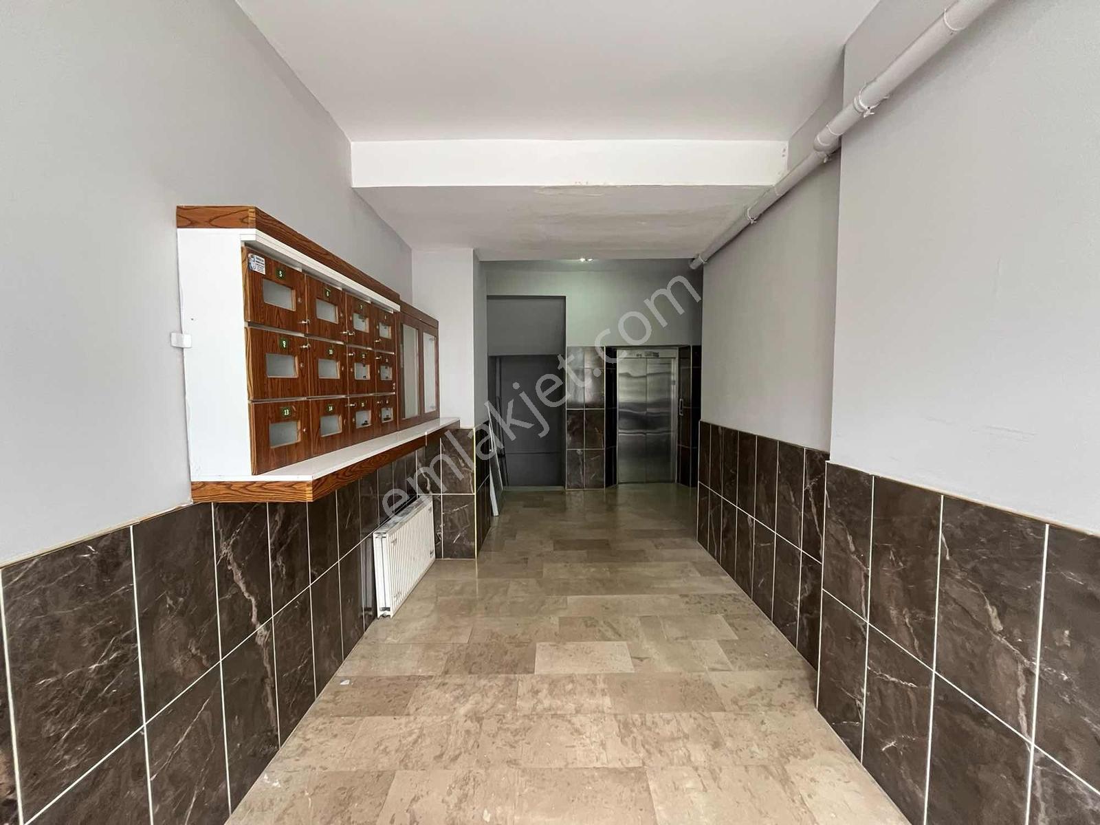 Şehitler'de Köşe Başında 3+1 Daire Ara Kat Balkon Asansör Yolcep — fotoğraf 4