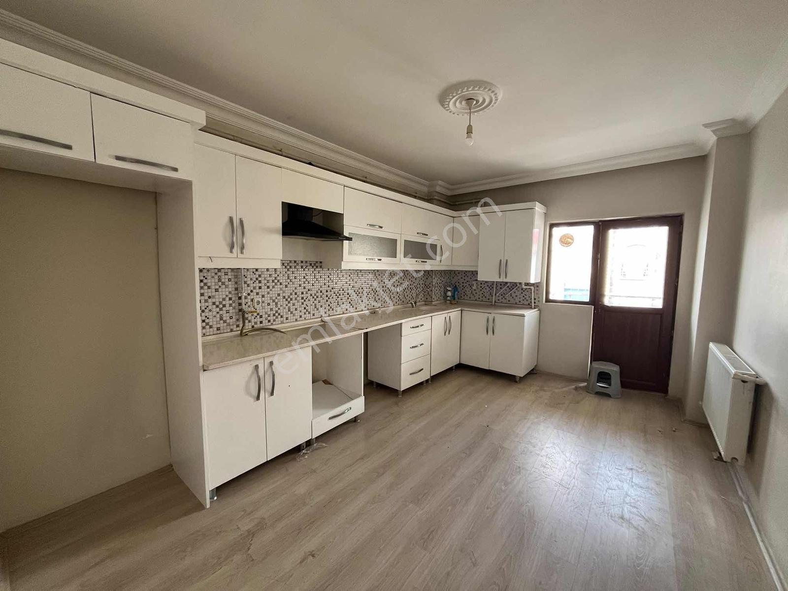 Şehitler'de Köşe Başında 3+1 Daire Ara Kat Balkon Asansör Yolcep — fotoğraf 5