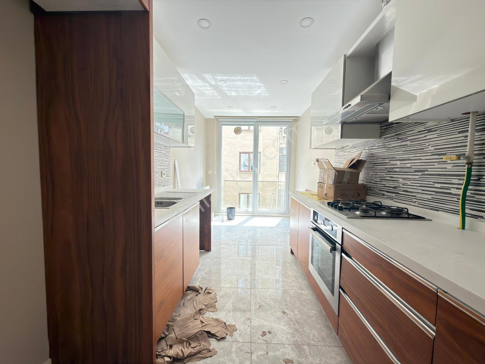 Poyraz'dan Suadiyede 7/24 Güvenlikli Sitede Balkonlu 3+1 Satılık — fotoğraf 6
